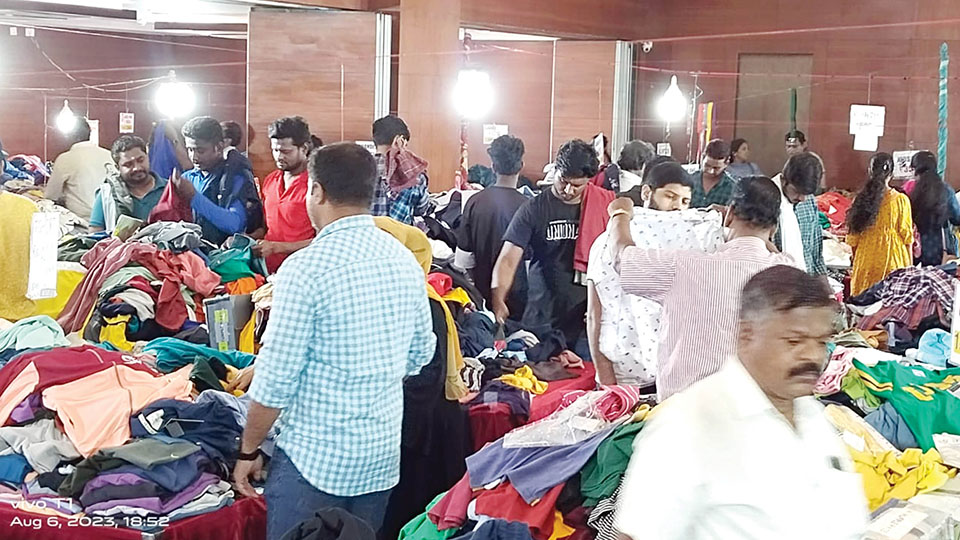 Discount sale of branded garments and footwears