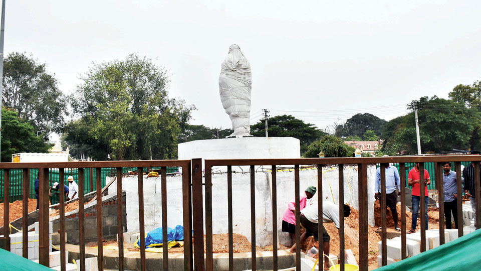 Statue of Dr. Sri Shivarathri Rajendra Swamiji at Gun House Circle: High Court refuses interim order; seeks State’s response on PIL plea