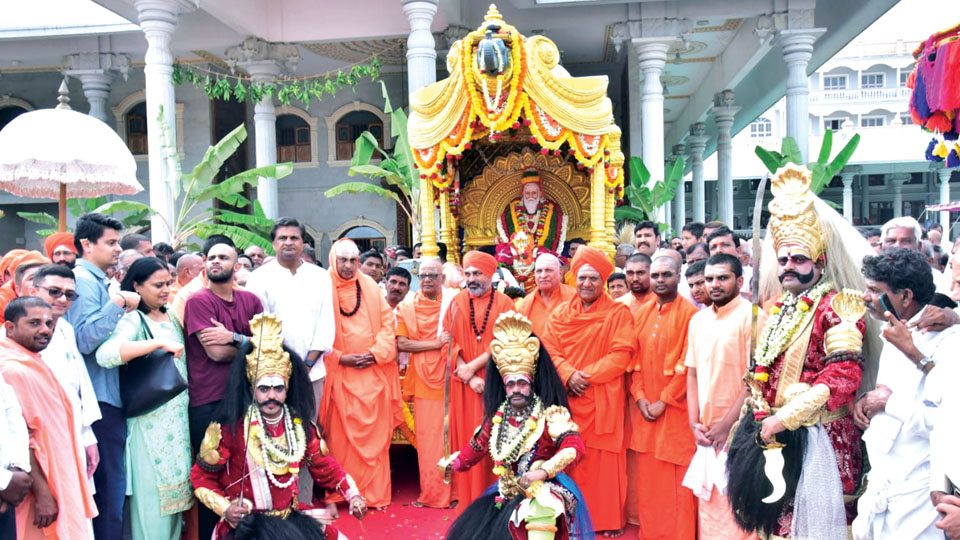 Grand procession marks 1064th Jayanti of Sri Shivarathreeshwara Shivayogi