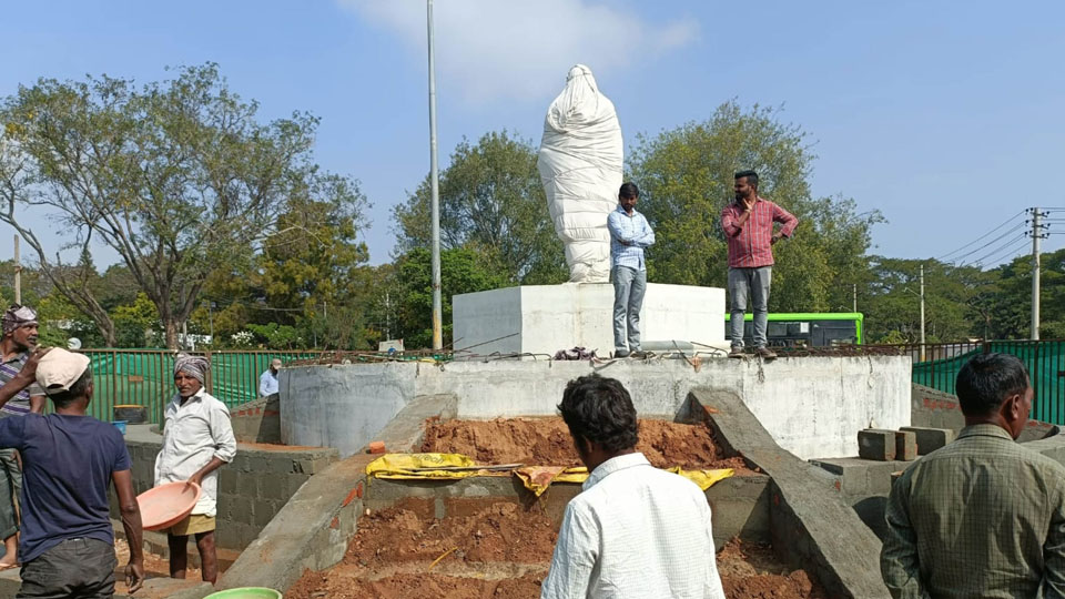 Dr. Sri Shivarathri Rajendra Swamiji’s statue at Gun House Circle: Samiti takes out jatha