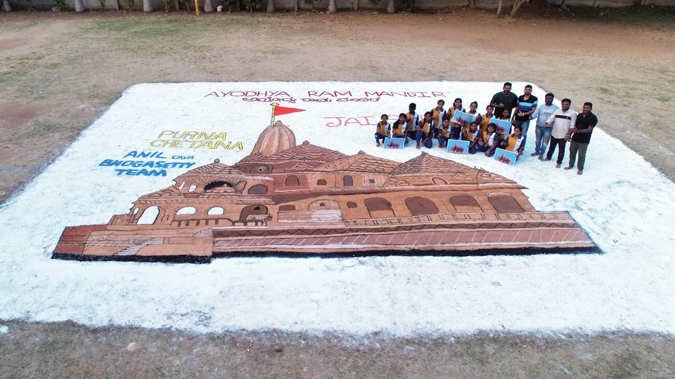 Students make a replica of Ayodhya Temple using sand