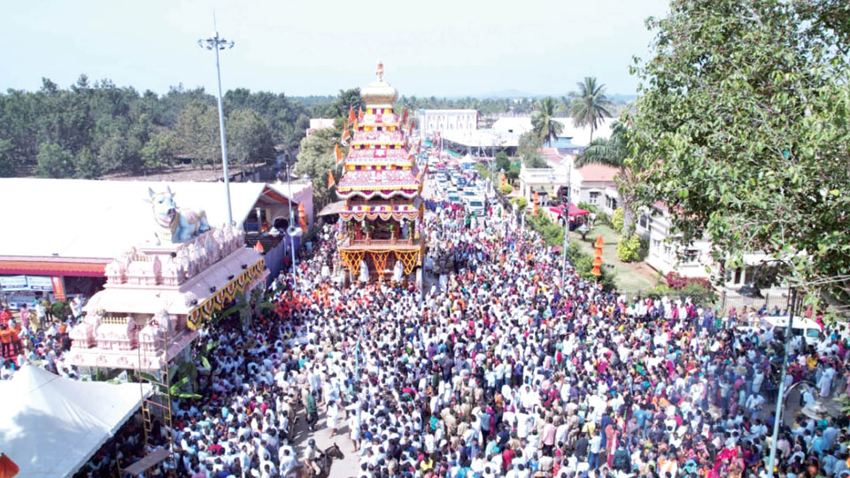 Thousands witness Rathotsava at Suttur Srikshetra