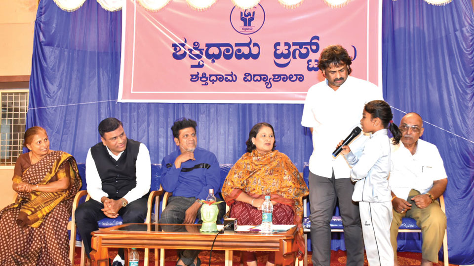 Minister Madhu Bangarappa interacts with students at Shakthidhama