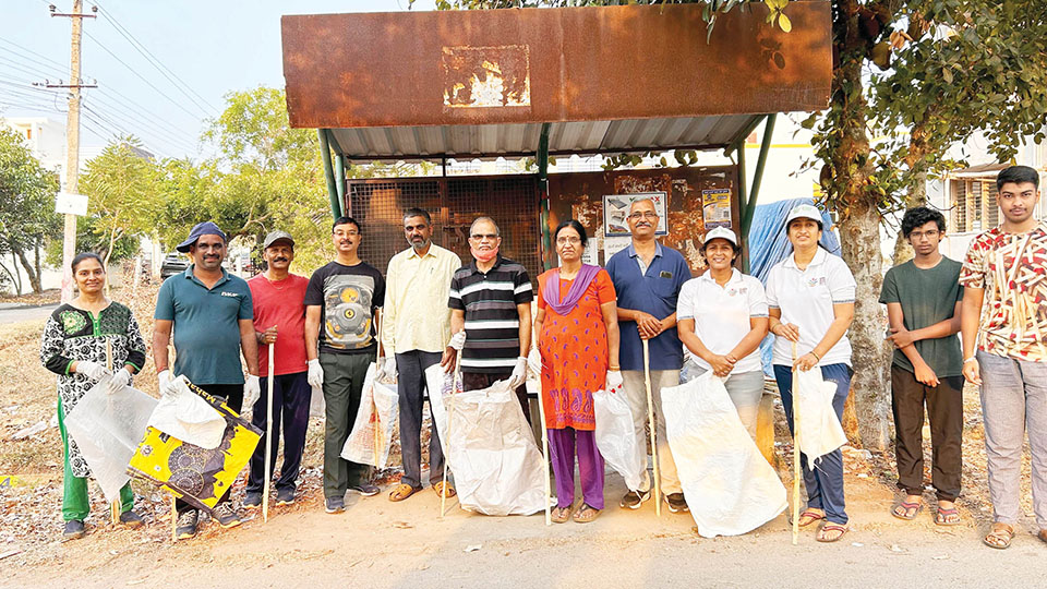 Roopanagar residents join hands to collect plastic waste