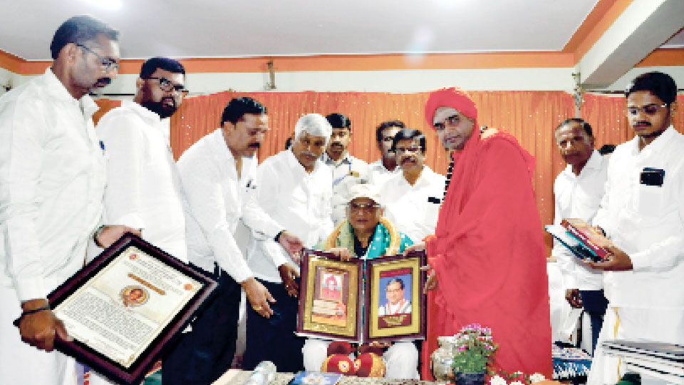 ‘Chandravana Siri’ Award conferred on former CM S.M. Krishna