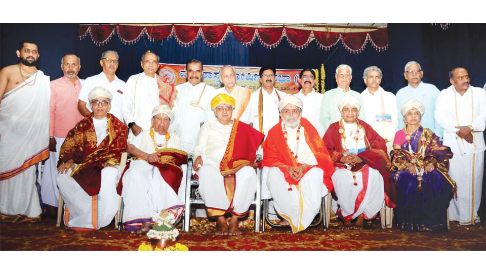 Vedshashtra Poshini Sabha felicitates Vedic scholars