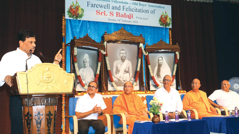 Ramakrishna Vidyashala Principal S. Balaji feted ahead of his retirement