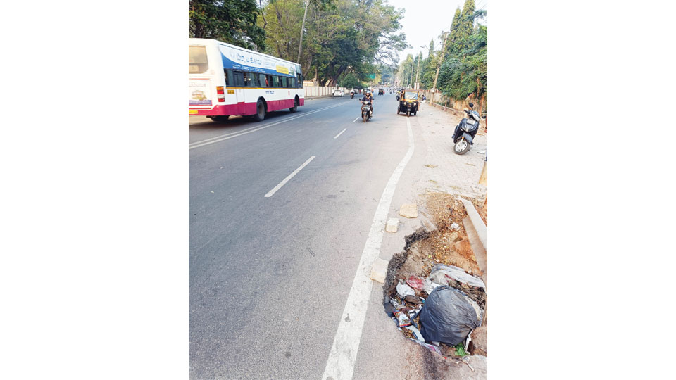 Dangerous pothole on Manandavadi Road