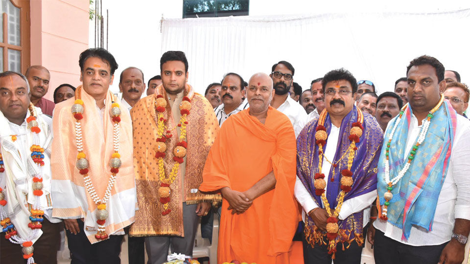 BJP leaders seek blessings of Sri Shivanandapuri Swamiji