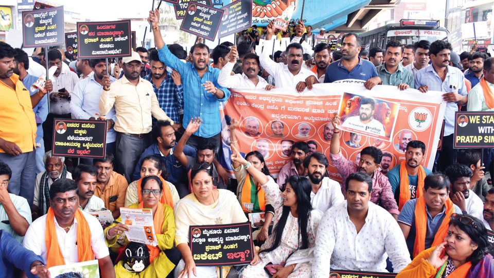 Hundreds rally behind Prathap Simha for LS ticket