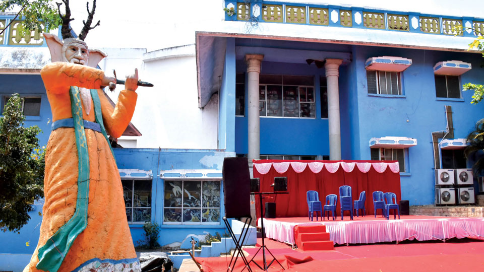 Kindarijogi premises decked for ‘Janapada Sambhrama’