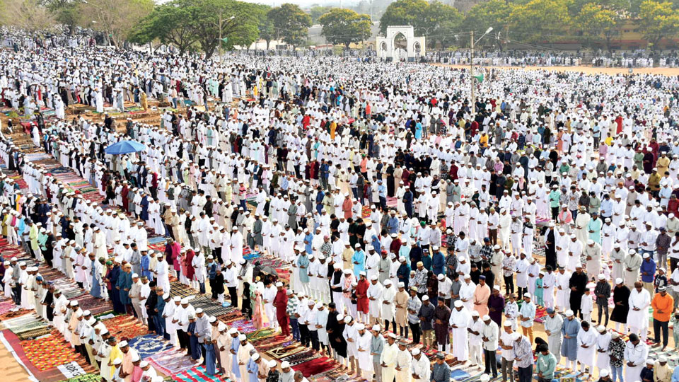 Thousands offer Ramzan prayers in city