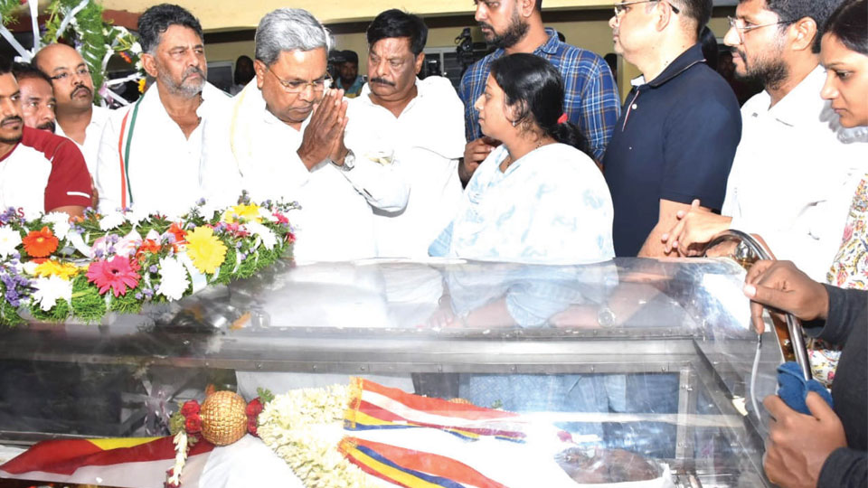 CM, Dy.CM pay last respects to MP Sreenivasa Prasad