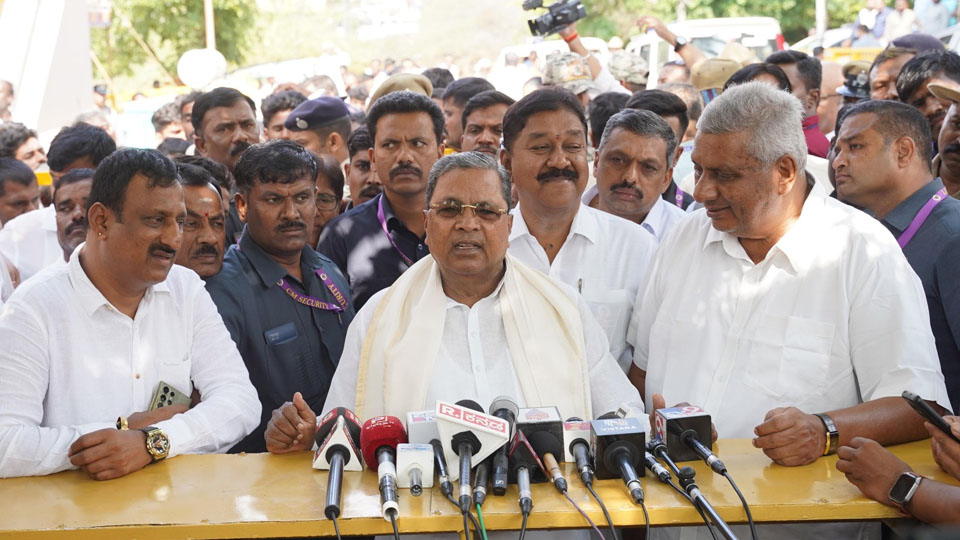 Siddu questions Modi’s contribution to State