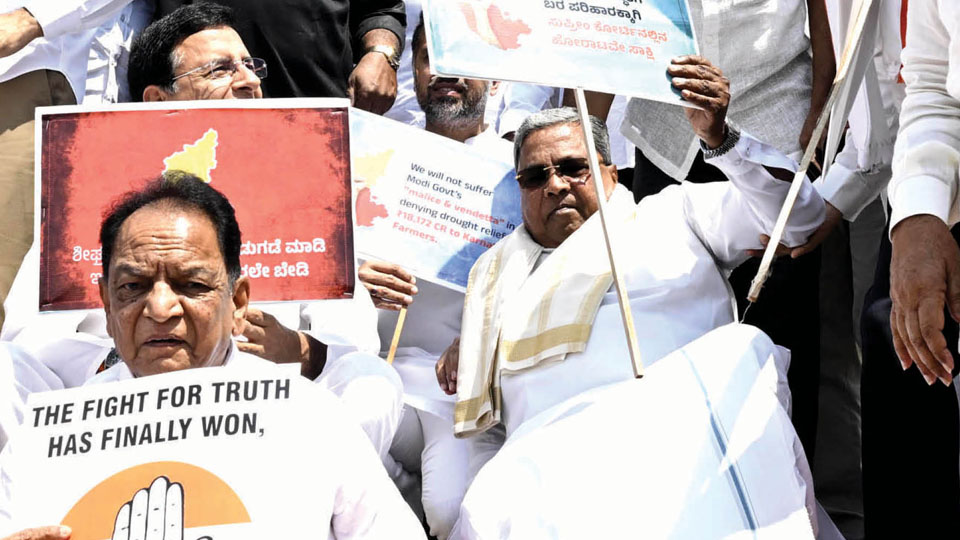 CM Siddu, Cabinet colleagues stage protest against Centre outside Vidhana Soudha
