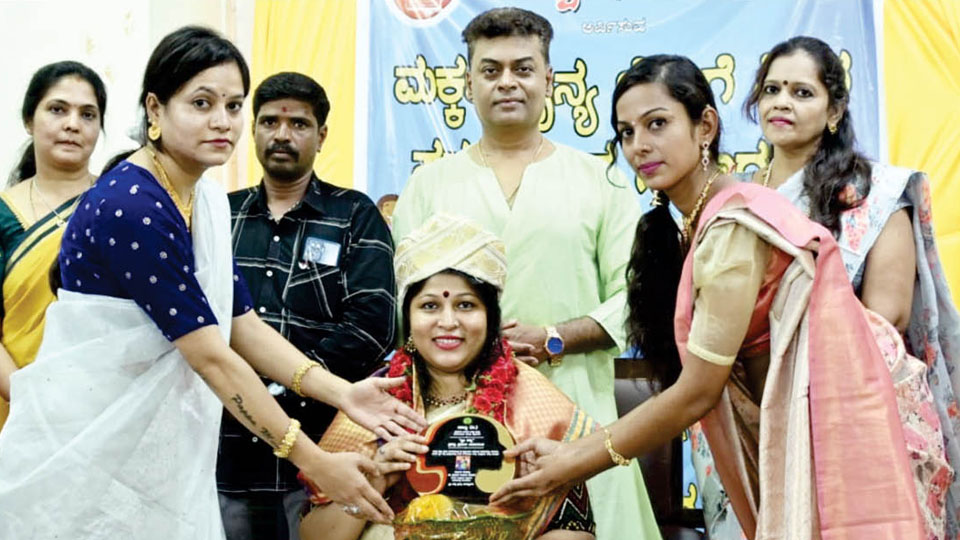 Dr. Anjana Bhushan gets ‘Stree Ratna’ Award