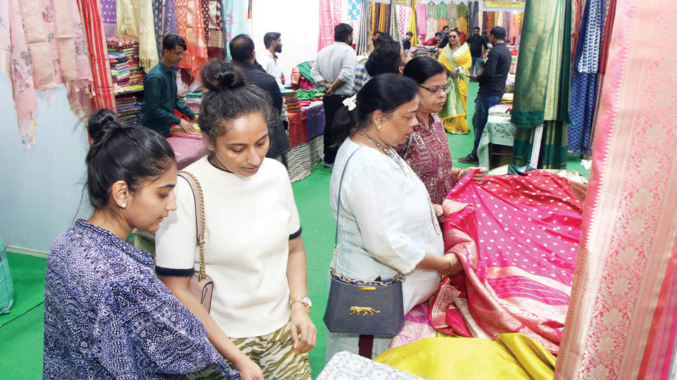 Umang Cotton & Silk Expo begins