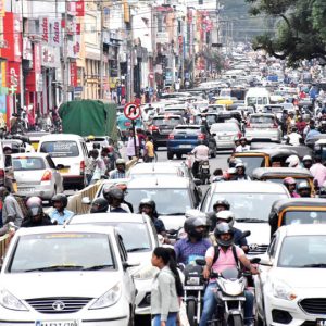 Heavy traffic gridlocks hit roads as tourists flock city