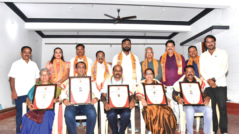 ‘Kayaka Yogi Basavashri’ awards conferred