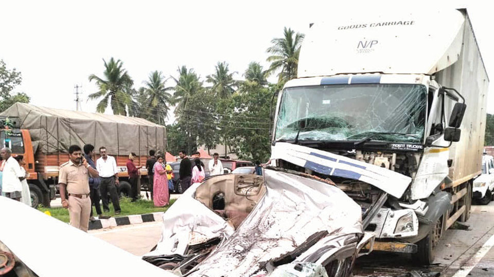 Six of a family killed as car, truck collides in Hassan