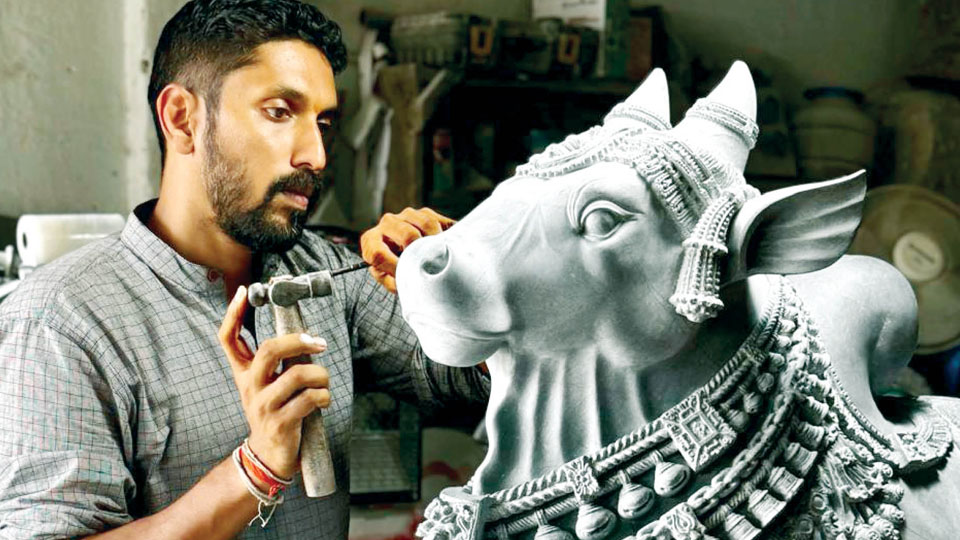 Sculptor Arun Yogiraj carves Nandi idol for Amarnath Cave Temple