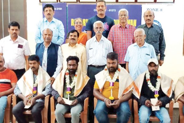 Rotary Brindavan felicitates construction workers