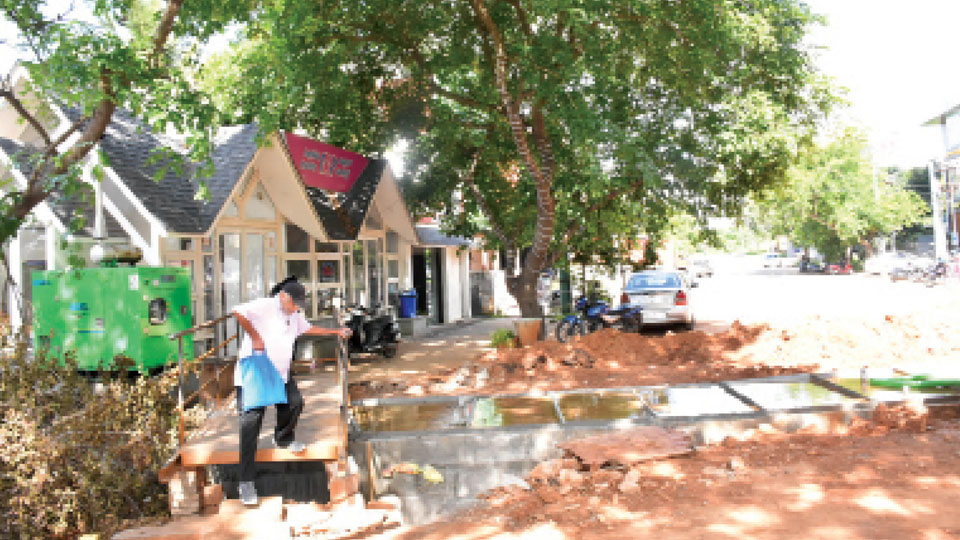 Residents fume over delayed UGD works on Vijayanagar Road