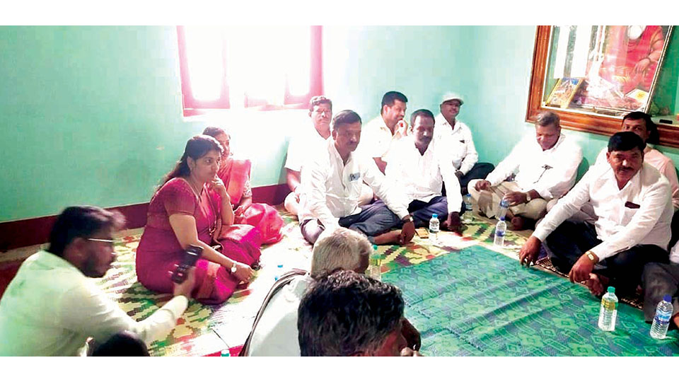 Blackmail, Suicide Pact near MM Hills: Nayaka leaders console bereaved family members at K.R. Nagar village