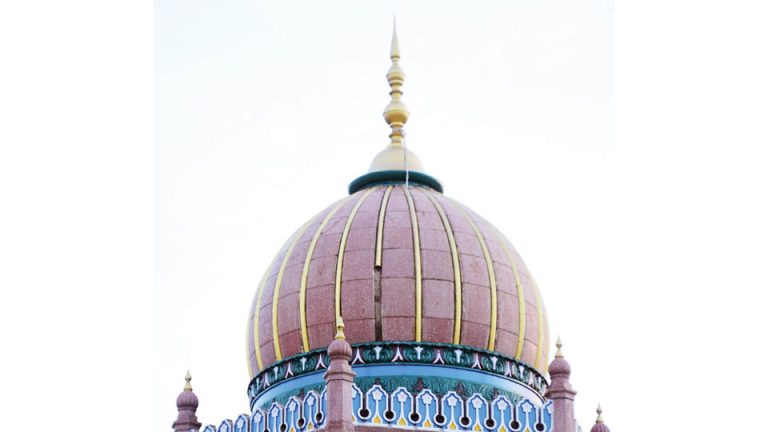 Gilded Metal Sheet Of Nalwadi Statue Dome Falls Off - Star Of Mysore