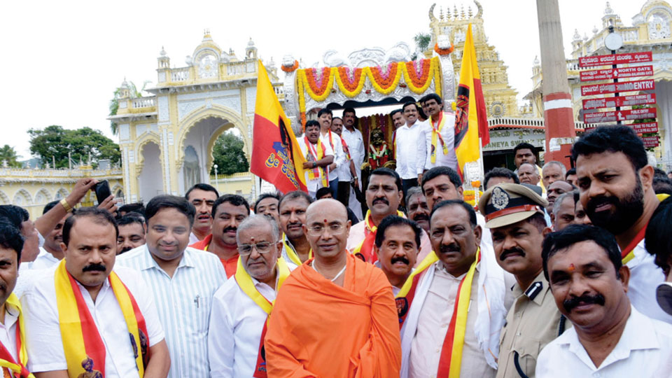 Procession marks Kempegowda Jayanti