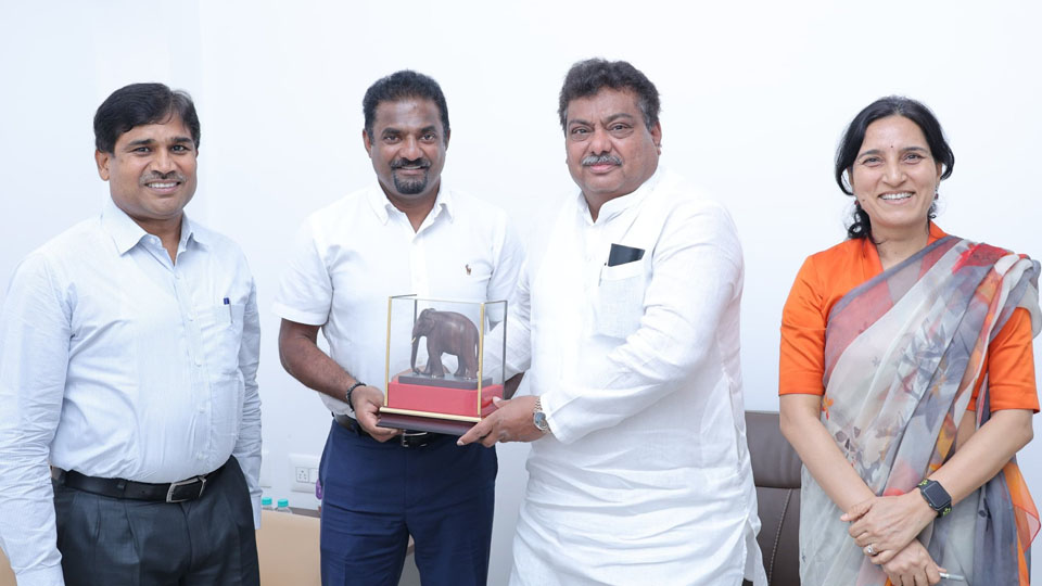 Former cricketer Muttiah Muralitharan to set up beverage industry in Chamarajanagar