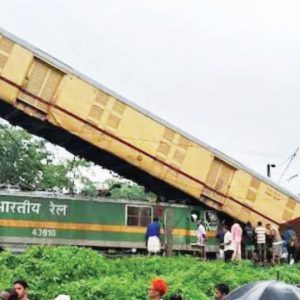 15 killed in train mishap at West Bengal