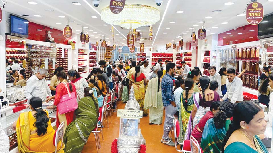 Ashada: Prakash Jewellers offers discount on gold