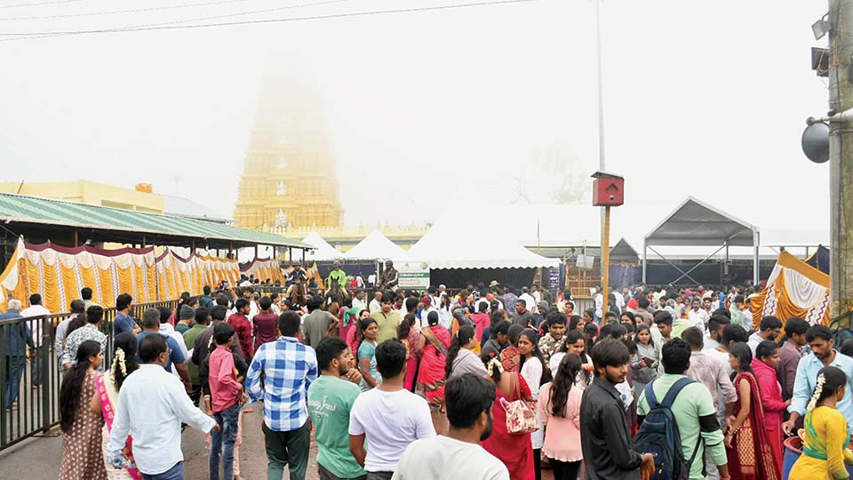 Devotees throng Hill temple on third ‘Ashada Friday’