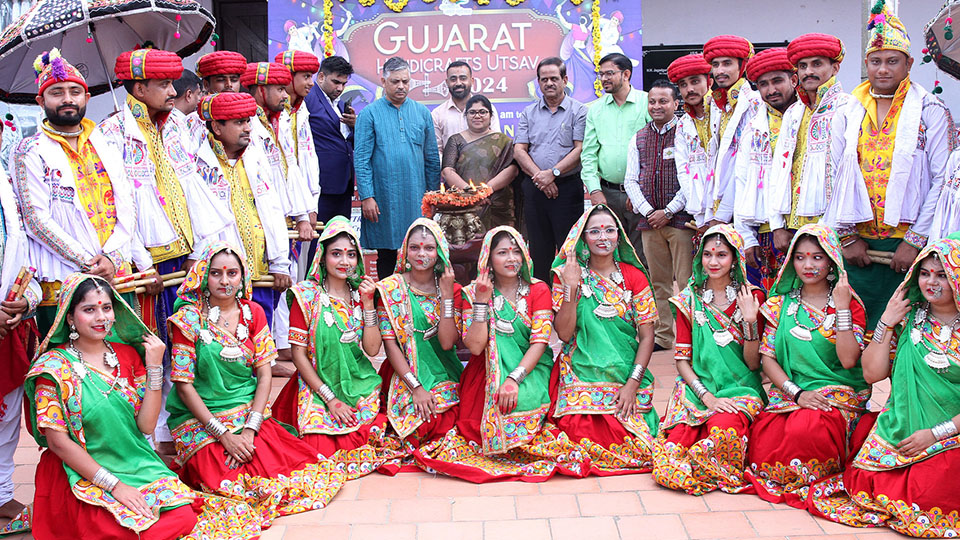 Gujarat Handicrafts Utsav begins at JSS Mysore Urban Haat