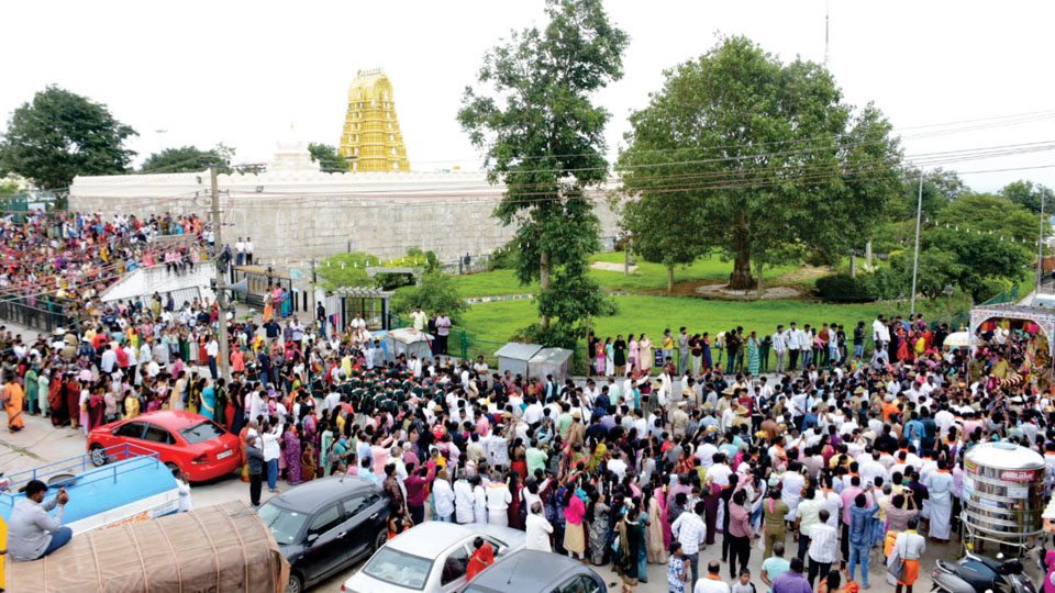 Festive fervour marks Chamundi Vardhanti