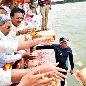 CM offers 'Bagina' at KRS Dam