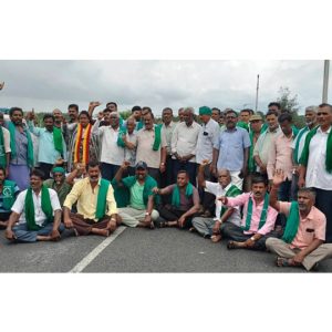 Pro and anti-farmer protests at KRS
