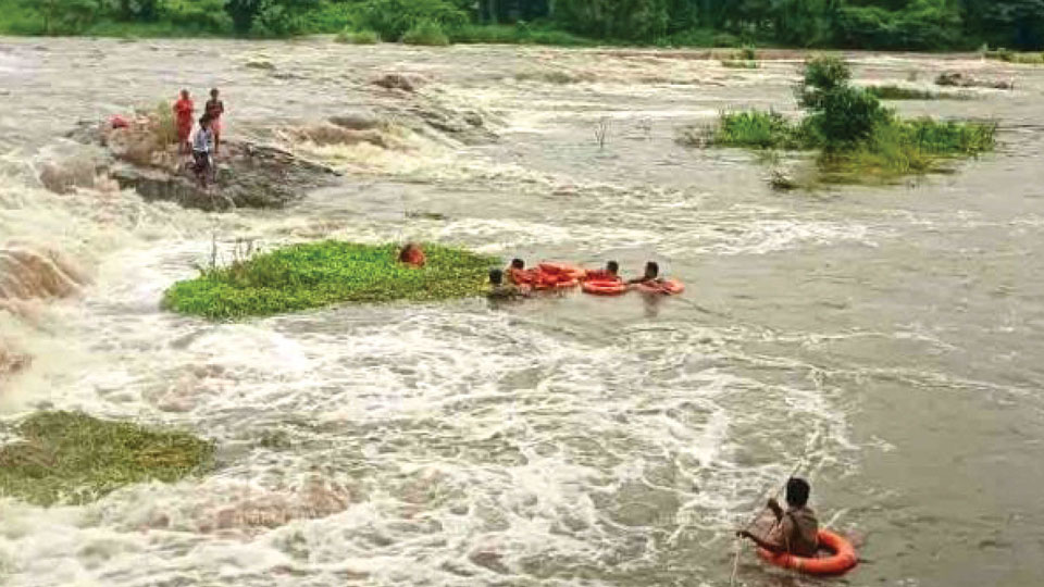 Four Mysuru natives stranded in rising Kerala river rescued