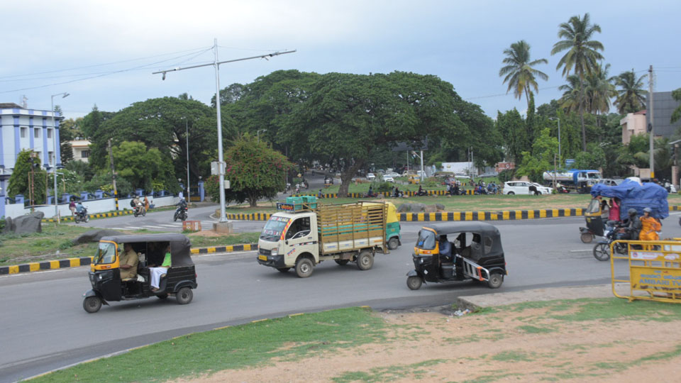 Smooth traffic remains a mirage at Millennium Circle