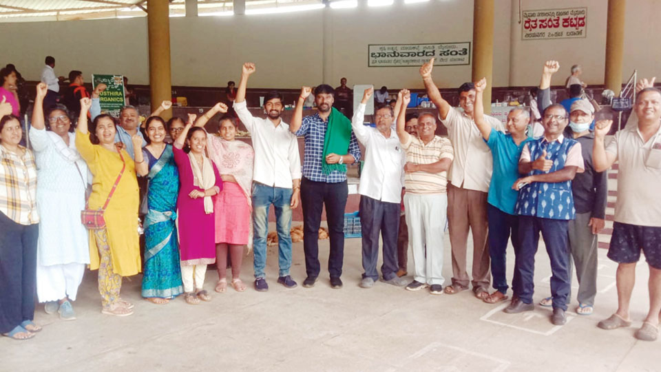 Vijayanagar Sunday Farmers Shandy needs basic amenities: Farmer leader