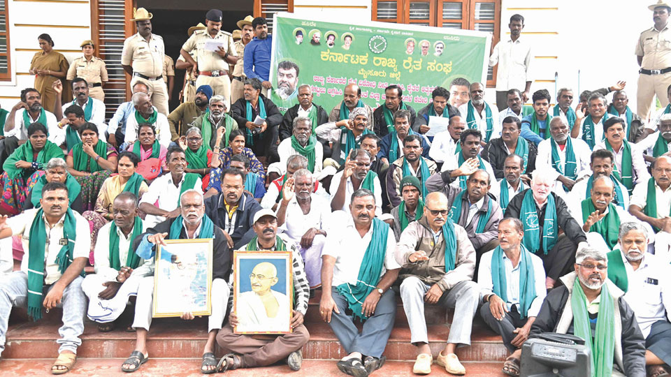 Farmers stage protest seeking fulfilment of demands