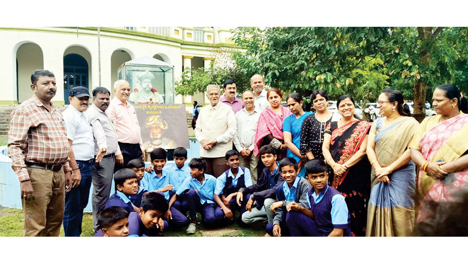 Maharaja High School Alumni Association celebrates Mummadi Jayanti