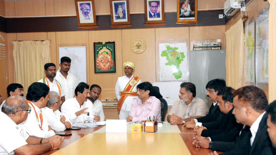 MUDA site allocation in Vijayanagar to CM’s wife: Congress activists urge MUDA Commissioner to clarify issue