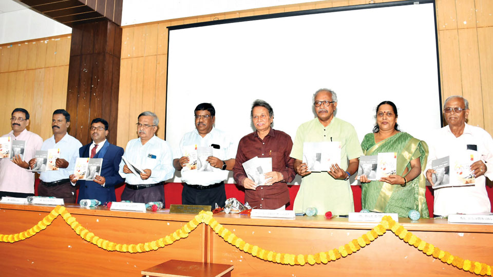 Guruve Nimage Sharanu & Hacchhevu Kannadada Deepa books released