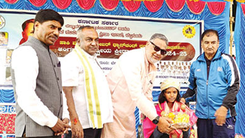 DYES felicitates athlete Kashvi