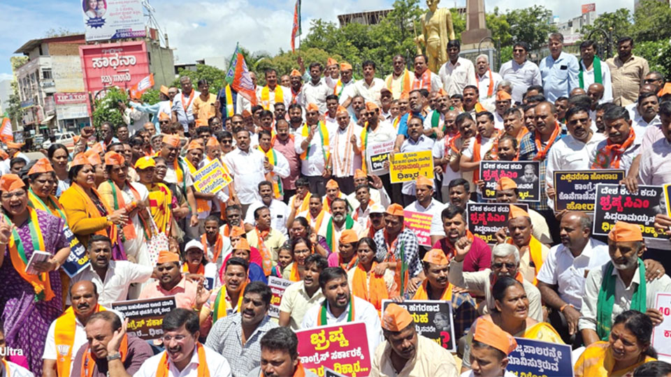 Disparaging comments on Governor: BJP protests against Congress; demands CM’s resignation