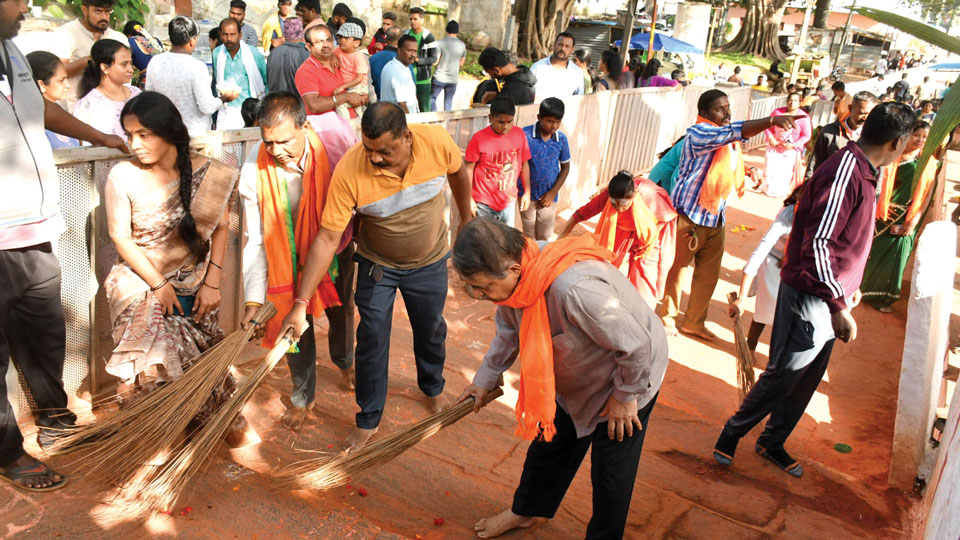 Chamundi Hill steps cleaned in special drive