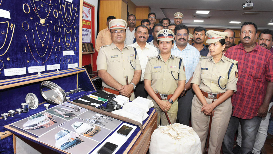 Four arrested for house burglary, chain snatching; 85 cases solved