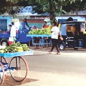 Goods autos, pushcart vendors occupy roads in Hebbal